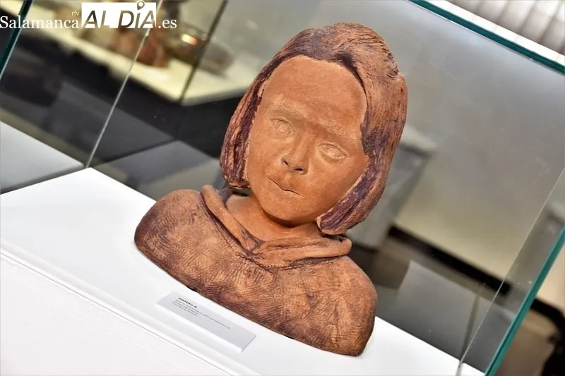 Exposición del artista Manuel Calvo en el Ayuntamiento de Villares de la Reina
