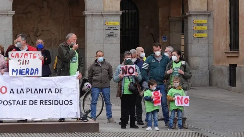 Foto 7 - 'Gajates sin mierda' vuelve a manifestarse y protesta en Salamanca