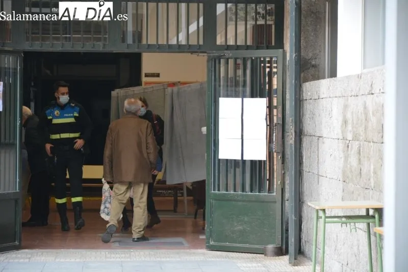 Actividad en los colegios electorales de Salamanca