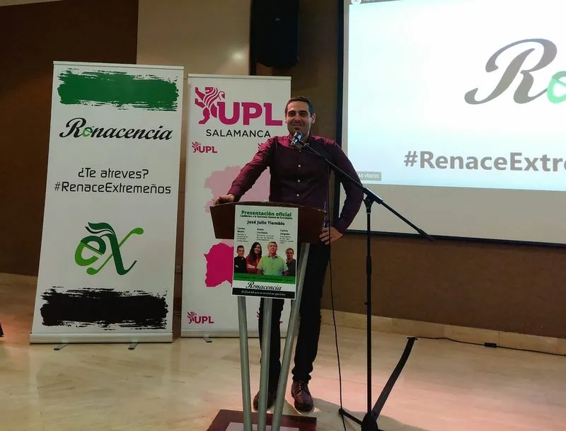 Carlos Javier Salgado en el acto con Extremeños 