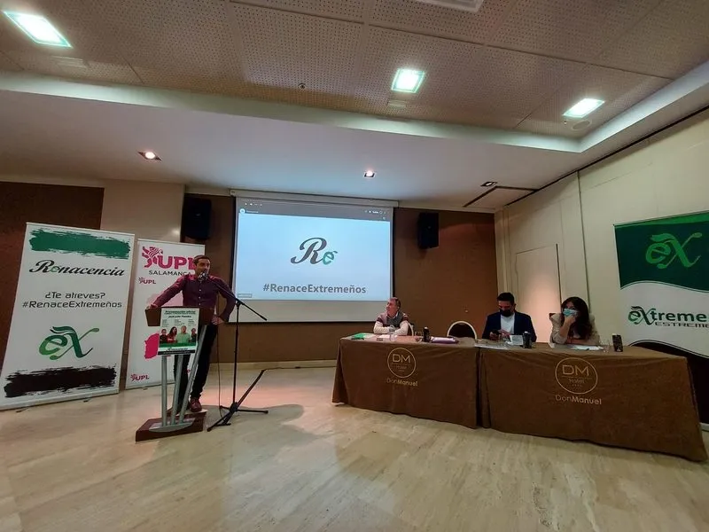Carlos Javier Salgado en el acto con Extremeños 