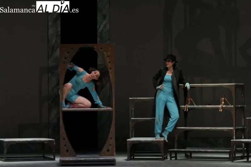 Lleno absoluto en el Teatro Liceo para presenciar 'Malvivir' la obra protagonizada por Aitana Sánchez Gijón - Fotos: David Sañudo