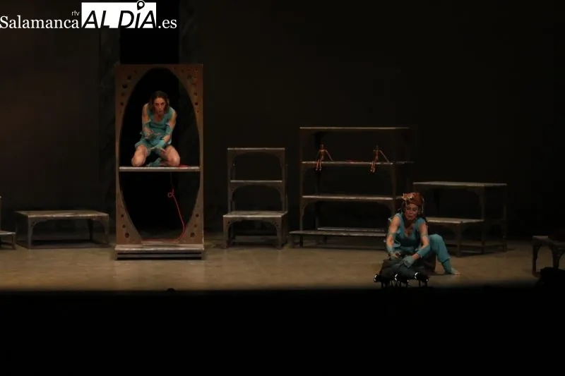 Lleno absoluto en el Teatro Liceo para presenciar 'Malvivir' la obra protagonizada por Aitana Sánchez Gijón - Fotos: David Sañudo