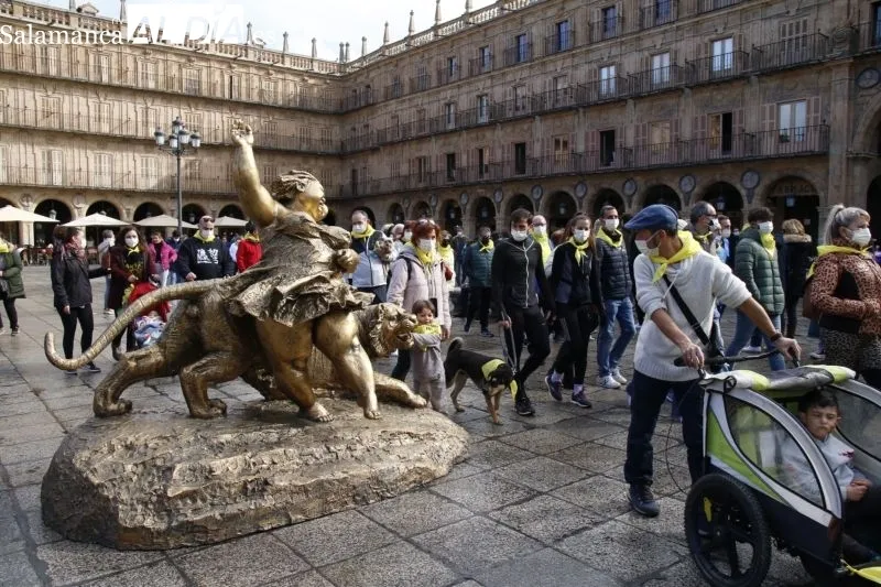 Colorida marcha solidaria en Salamanca a favor de Aerscyl - Fotos: David Sañudo