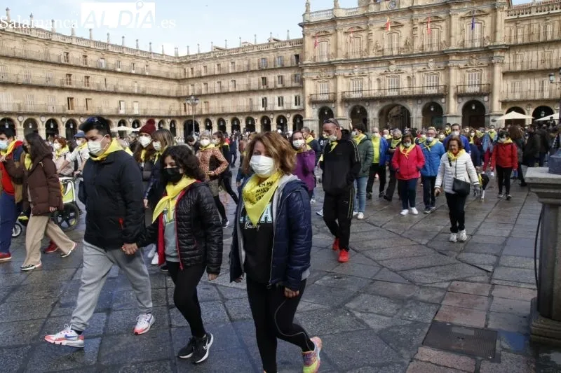 Colorida marcha solidaria en Salamanca a favor de Aerscyl - Fotos: David Sañudo