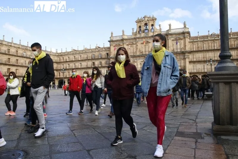 Colorida marcha solidaria en Salamanca a favor de Aerscyl - Fotos: David Sañudo