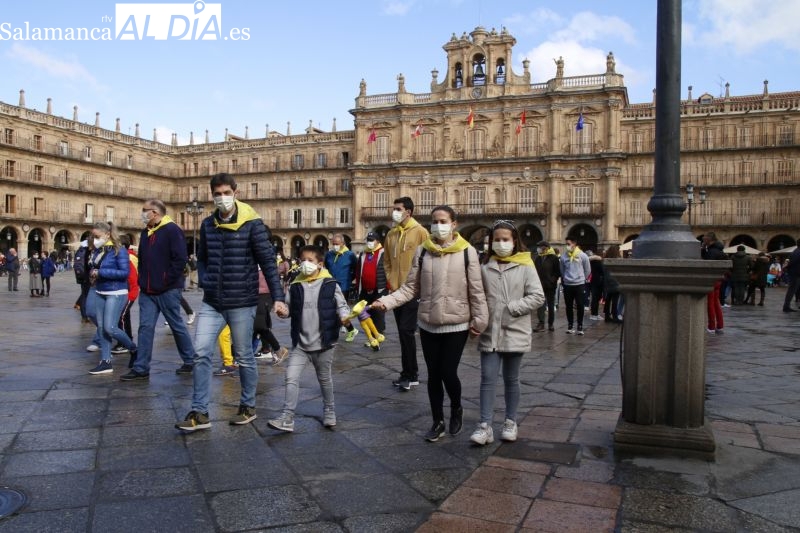 Colorida marcha solidaria en Salamanca a favor de Aerscyl - Fotos: David Sañudo