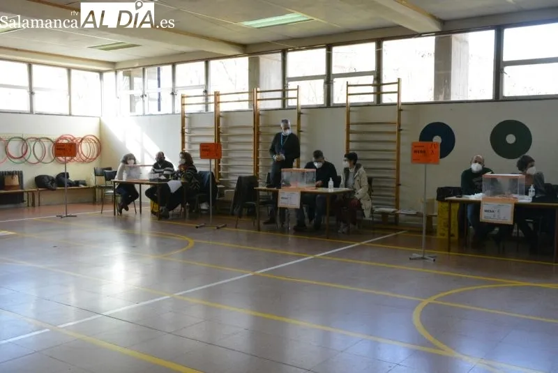Foto 2 - Salamanca capital mejora la participaci&oacute;n de 2019 con un 1,33 % m&aacute;s de votantes a las 14:00 horas