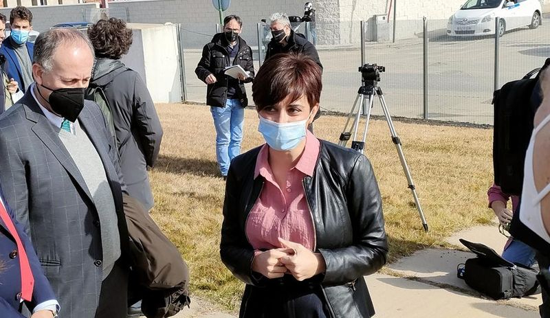 La portavoz del Gobierno y ministra de Política Territorial, Isabel Rodríguez, atiende a los medios en Salamanca. Foto EP