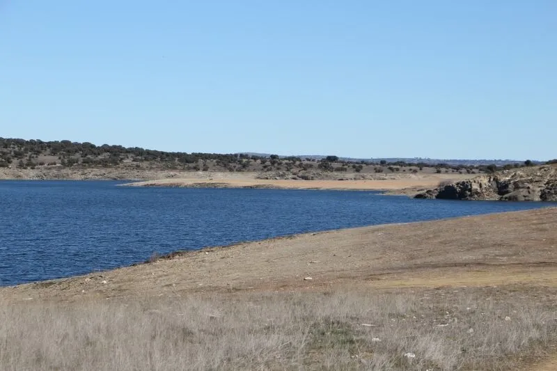 Actual estado del pantano de Santa Teresa a la altura de la localidad de Guijuelo - Kiko Robles