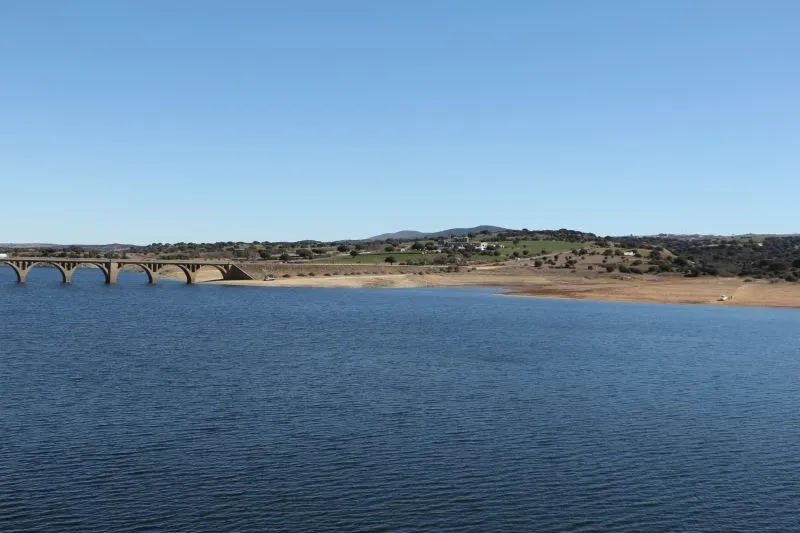 Actual estado del pantano de Santa Teresa a la altura de la localidad de Guijuelo - Kiko Robles