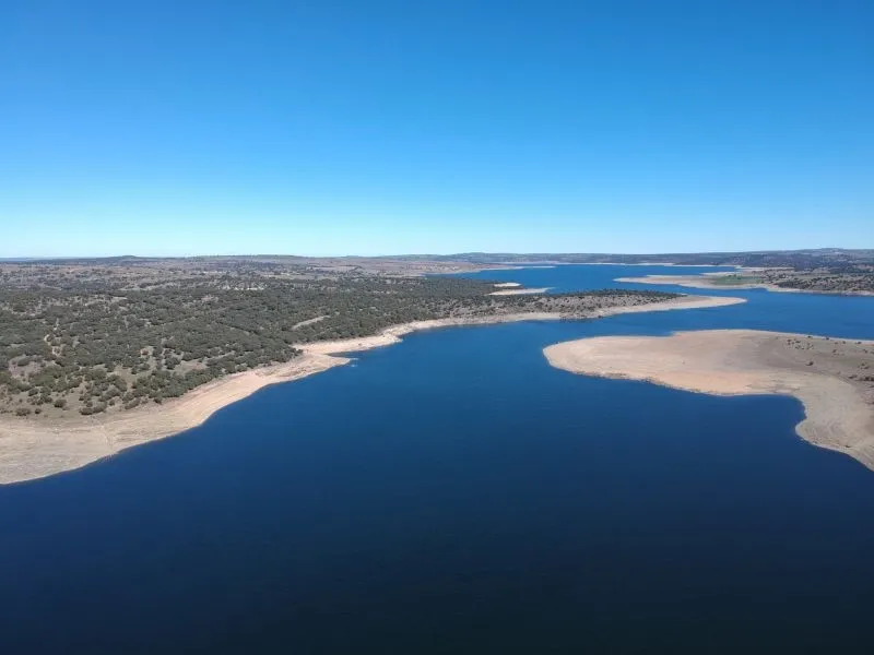 Actual estado del pantano de Santa Teresa a la altura de la localidad de Guijuelo - Kiko Robles