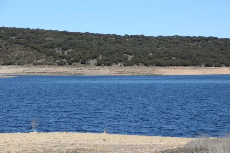 Actual estado del pantano de Santa Teresa a la altura de la localidad de Guijuelo - Kiko Robles