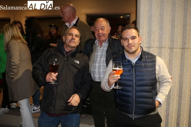 Foto 13 - Gran afluencia de p&uacute;blico en la primera matanza nocturna de Guijuelo