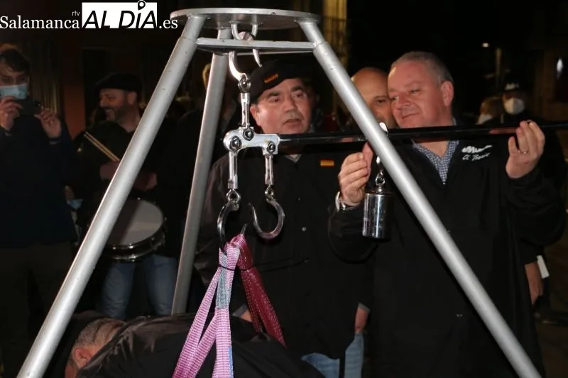 Foto 3 - Gran afluencia de p&uacute;blico en la primera matanza nocturna de Guijuelo