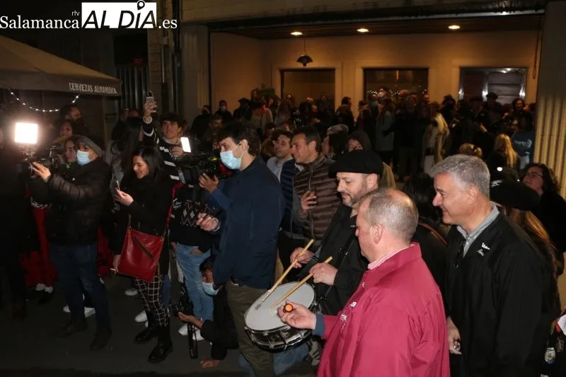 Foto 2 - Gran afluencia de p&uacute;blico en la primera matanza nocturna de Guijuelo