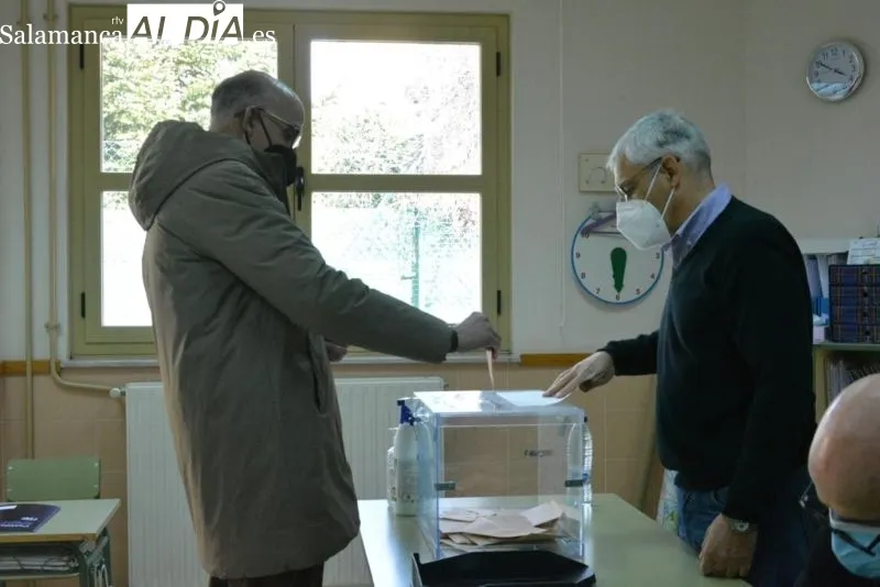 José Vicente Delgado vota en Salamanca - Fotos: Vanesa Martins