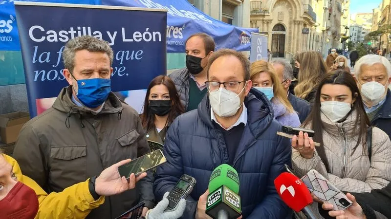 Jaime de Olano, vicesecretario del Partido Popular, y Marcos Iglesias, número 6 del PP de Salamanca en las Elecciones de Castilla y León. Foto de Vanesa Martins