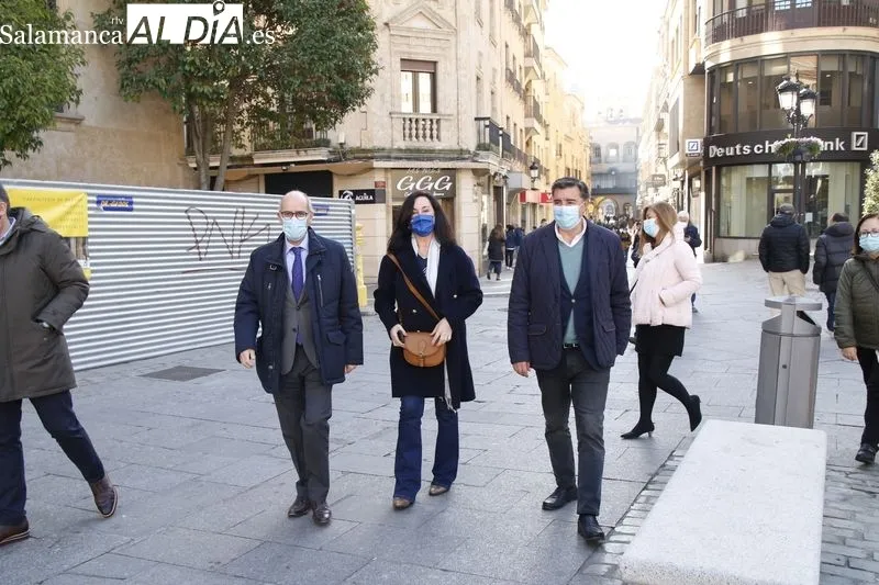 La diputada nacional y secretaria nacional de Estudios y Programas del Partido Popular, Edurne Uriarte, en su visita a Salamanca. Foto de David Sañudo