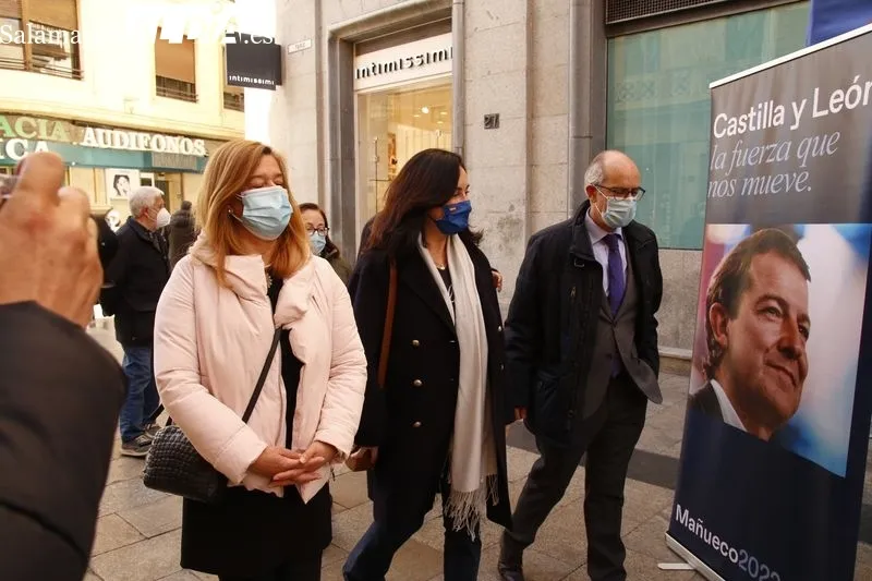 La diputada nacional y secretaria nacional de Estudios y Programas del Partido Popular, Edurne Uriarte, en su visita a Salamanca. Foto de David Sañudo