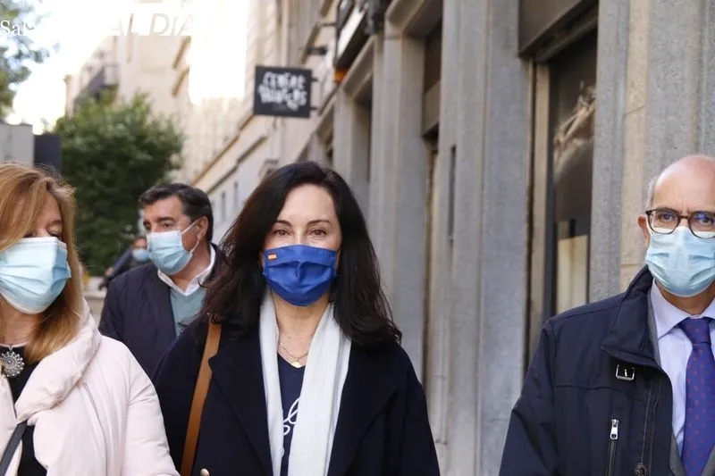 La diputada nacional y secretaria nacional de Estudios y Programas del Partido Popular, Edurne Uriarte, en su visita a Salamanca. Foto de David Sañudo