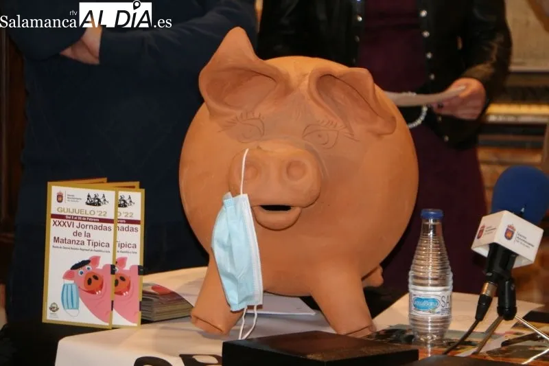 Foto 6 - La Matanza T&iacute;pica de Guijuelo arranca con un emotivo homenaje a los colaboradores fallecidos