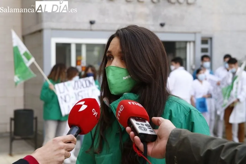 Concentración de SATSE junto Centro de Salud Miguel Armijo, en la calle Arapiles. Foto de David Sañudo