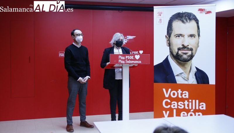 El diputado socialista por el PSOE de Salamanca, David Serrada,   junto a las senadora socialista salmantina, Elena Diego. Foto de David Sañudo
