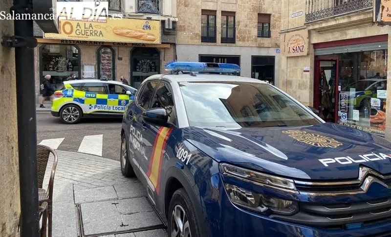 Despliegue policial en la calle San Pablo por este supuesto asalto