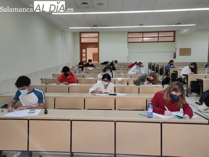 Foto 3 - Tres alumnas representan al IES Leonardo da Vinci en las Olimpiadas de Econom&iacute;a