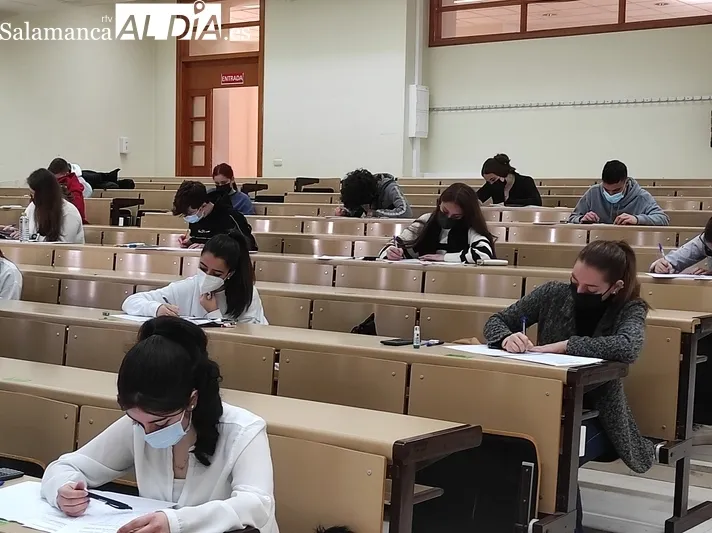 Foto 2 - Tres alumnas representan al IES Leonardo da Vinci en las Olimpiadas de Econom&iacute;a