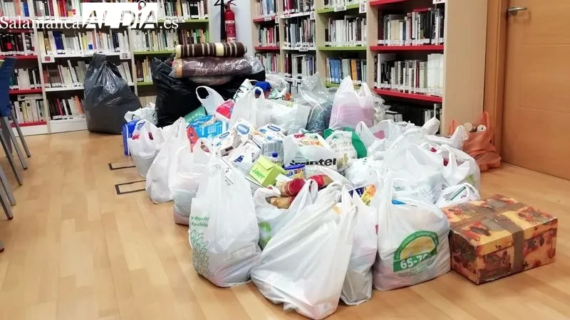 Los productos se están almacenando en la la sala de lectura de la biblioteca municipal