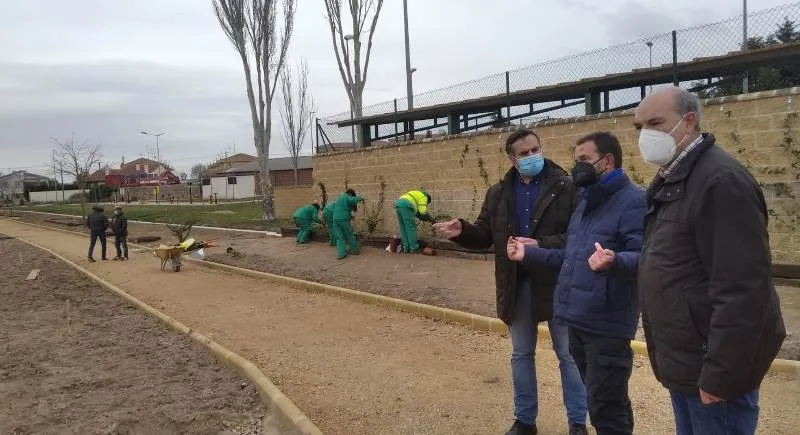Foto 3 - Ocho desempleados toman parte en una acci&oacute;n formativa en jardiner&iacute;a en La Fuente de San Esteban