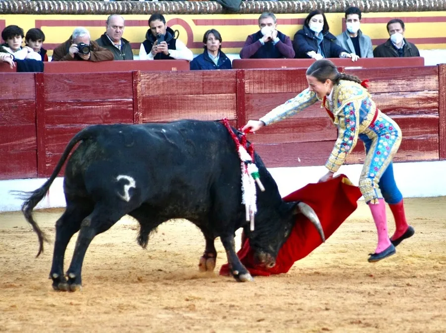 Foto 4 - Raza de Raquel Mart&iacute;n en un debut de arrojo y triunfo