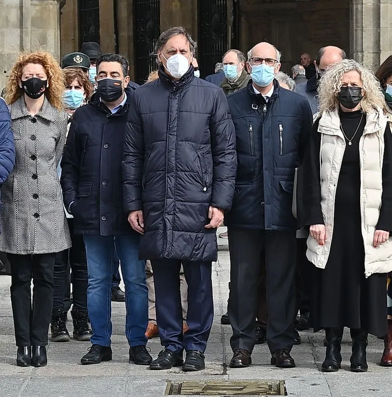 Minuto de silencio en la Plaza Mayor de Salamanca con motivo del decimo octavo aniversario del atentado del '11-M' y el Día Europeo de las Víctimas del Terrorismo