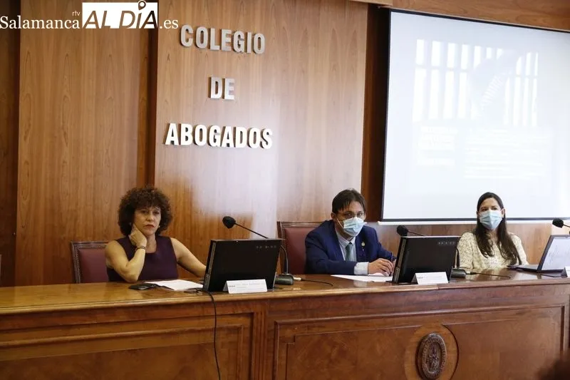 Entrega en Colegio de Abogados de Salamanca del premio Beatriz de Galindo a  Mª Auxiliadora Díaz Velázquez, titular del Juzgado de Violencia contra la mujer nº2 de Las Palmas de Gran Canaria. Foto de David Sañudo
