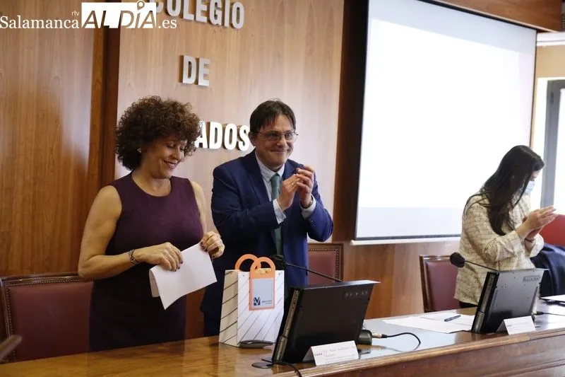 Entrega en Colegio de Abogados de Salamanca del premio Beatriz de Galindo a  Mª Auxiliadora Díaz Velázquez, titular del Juzgado de Violencia contra la mujer nº2 de Las Palmas de Gran Canaria. Foto de David Sañudo