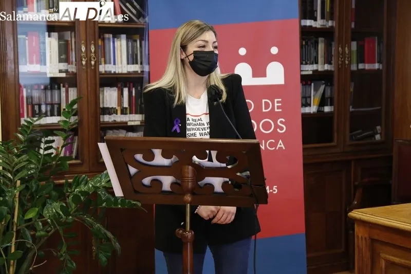 Entrega en Colegio de Abogados de Salamanca del premio Beatriz de Galindo a  Mª Auxiliadora Díaz Velázquez, titular del Juzgado de Violencia contra la mujer nº2 de Las Palmas de Gran Canaria. Foto de David Sañudo