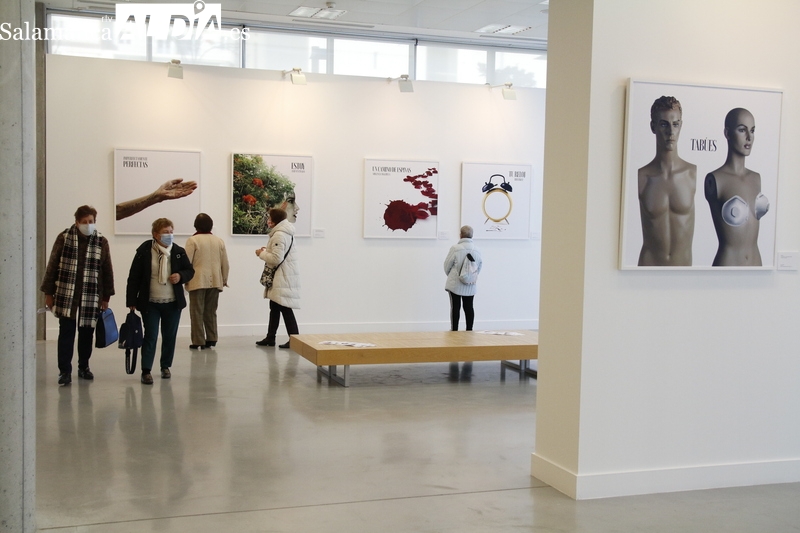 Inauguración de la exposición 'MUJER-ES', de la artista Coral Corona, en el CMI 'El Charro'. Fotos: David Sañudo