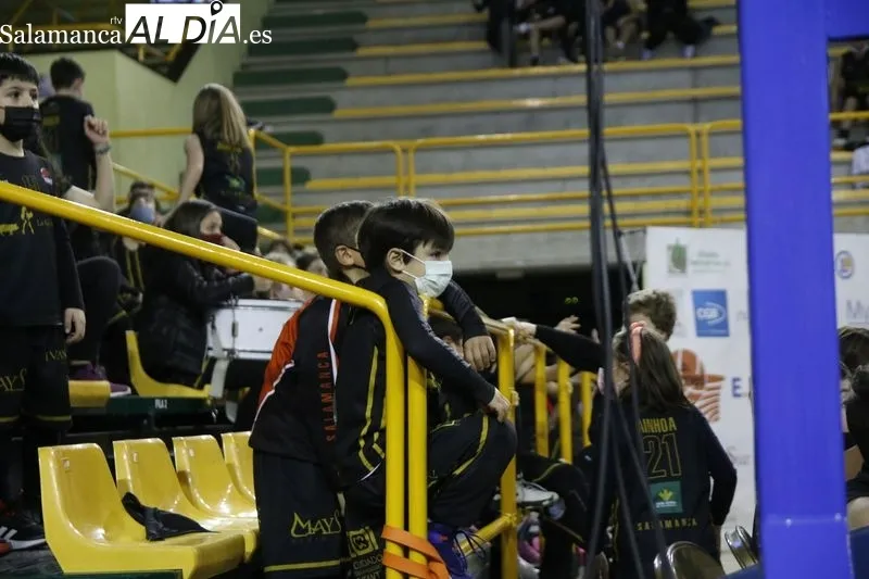 Foto 10 - El CB Tormes pone pie y medio en la fase de ascenso ante un W&uuml;rzburg volcado (84-58)