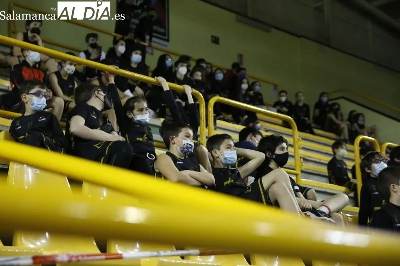 Foto 11 - El CB Tormes pone pie y medio en la fase de ascenso ante un W&uuml;rzburg volcado (84-58)