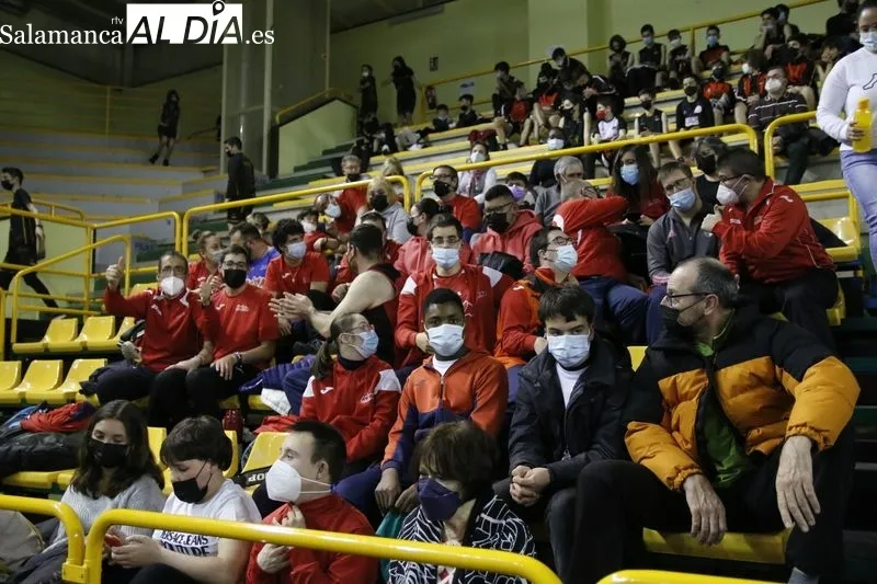 Foto 12 - El CB Tormes pone pie y medio en la fase de ascenso ante un W&uuml;rzburg volcado (84-58)