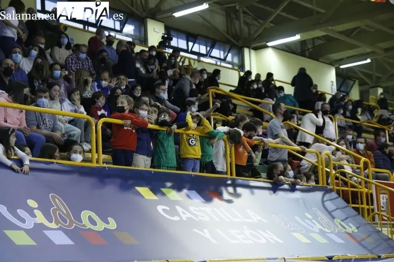 Foto 15 - El CB Tormes pone pie y medio en la fase de ascenso ante un W&uuml;rzburg volcado (84-58)
