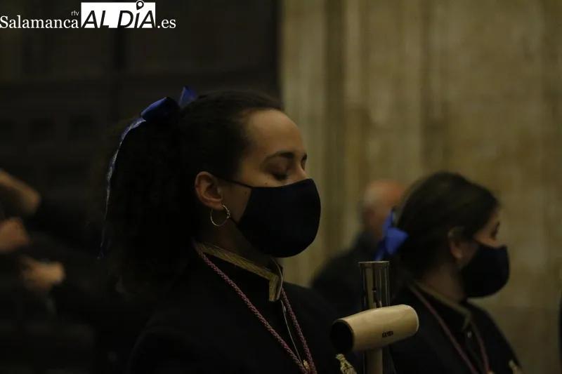Vía Crucis de la Hermandad de Jesús Flagelado en el claustro de la Universidad Pontificia. Fotos: David Sañudo