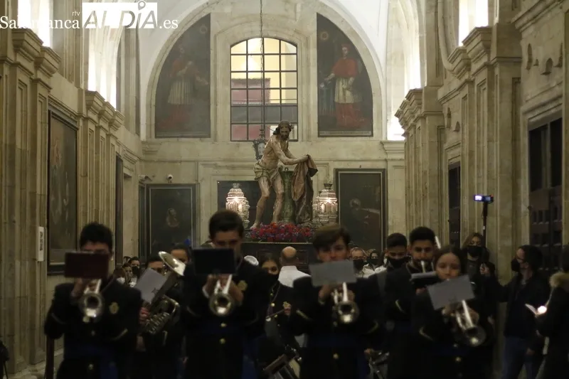 Vía Crucis de la Hermandad de Jesús Flagelado en el claustro de la Universidad Pontificia. Fotos: David Sañudo