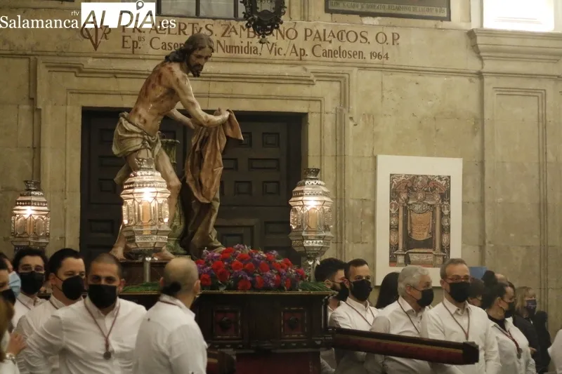 Vía Crucis de la Hermandad de Jesús Flagelado en el claustro de la Universidad Pontificia. Fotos: David Sañudo