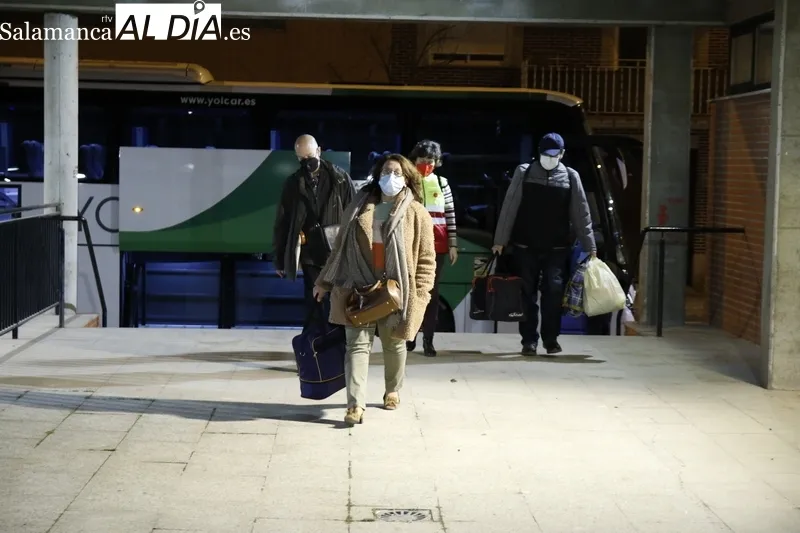 Llegada de los refugiados ucranianos al Albergue Juvenil Lazarillo de Tormes este jueves. Fotos: David Sañudo