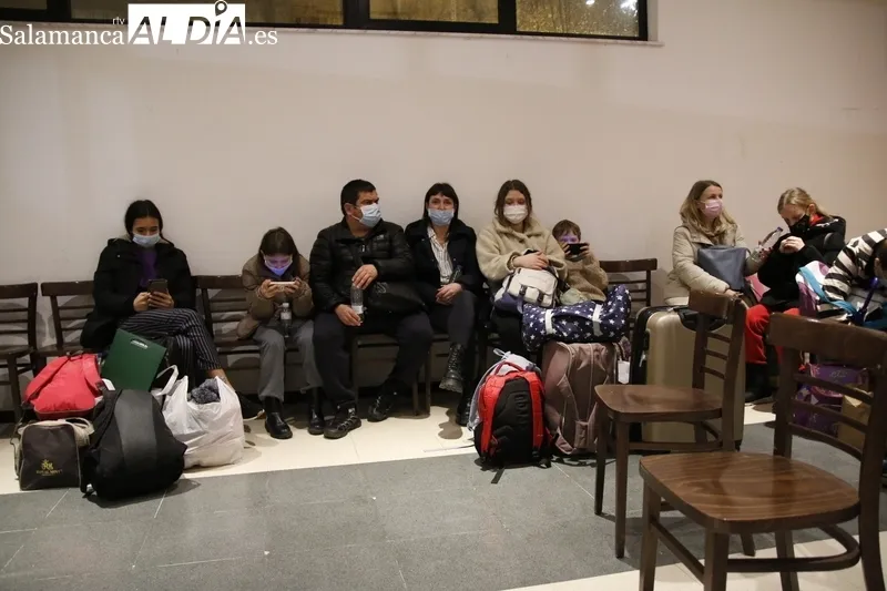 Llegada de los refugiados ucranianos al Albergue Juvenil Lazarillo de Tormes este jueves. Fotos: David Sañudo