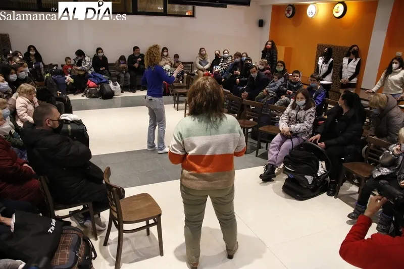 Llegada de los refugiados ucranianos al Albergue Juvenil Lazarillo de Tormes este jueves. Fotos: David Sañudo