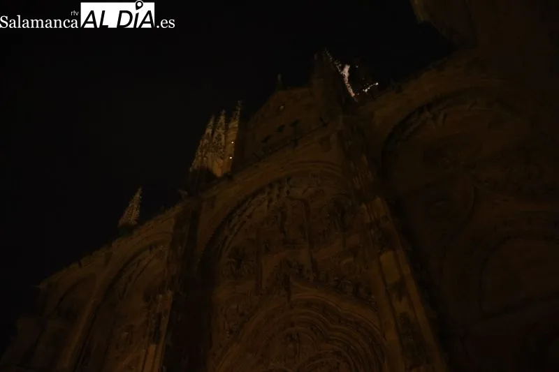 Los monumentos de Salamanca vuelven a apagar su iluminación en la Hora del Planeta - Fotos: David Sañudo